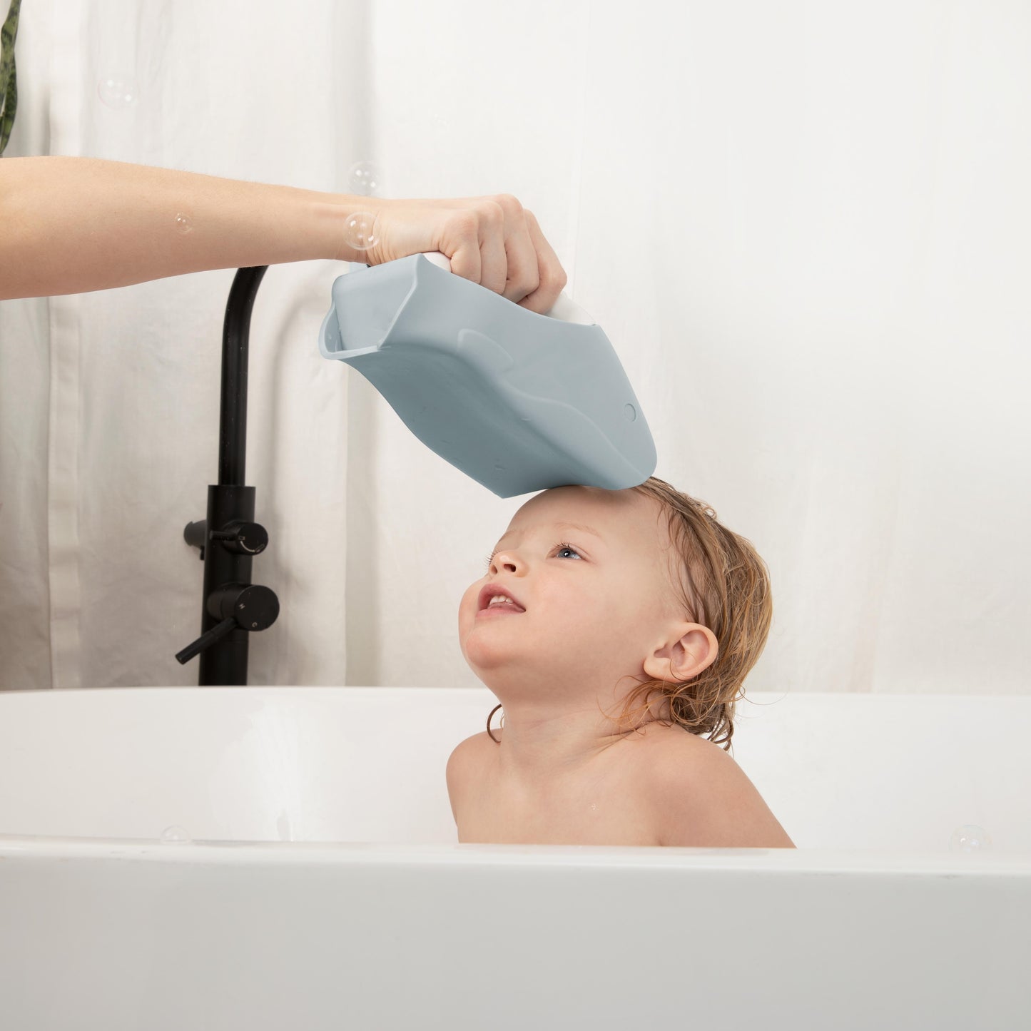 Dolphin Bath Rinser Cup - Blue