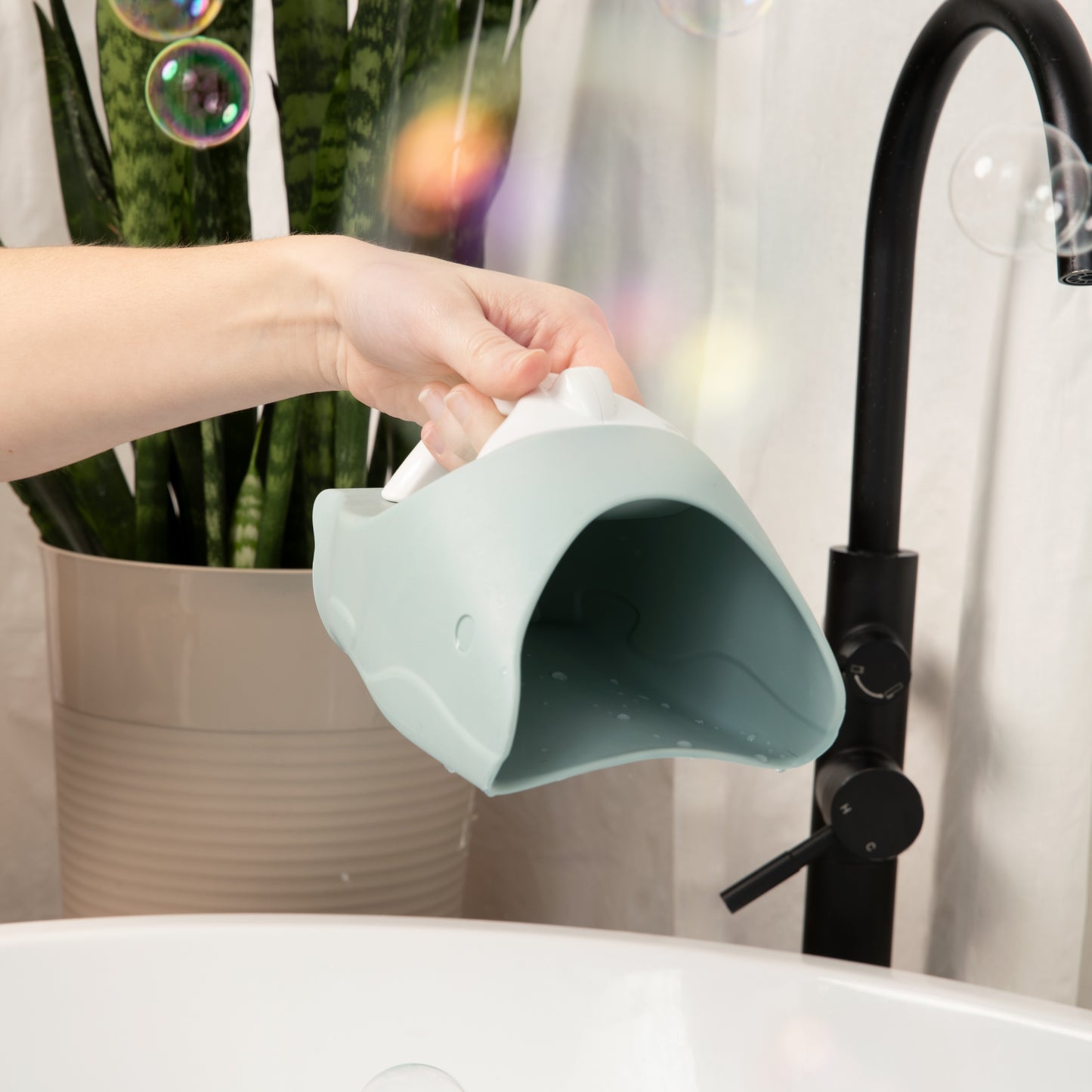 Dolphin Bath Rinser Cup - Blue
